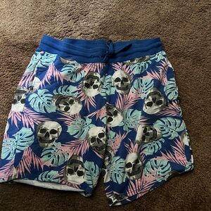 Skull and Leaf Print Shorts men’s large no boundaries